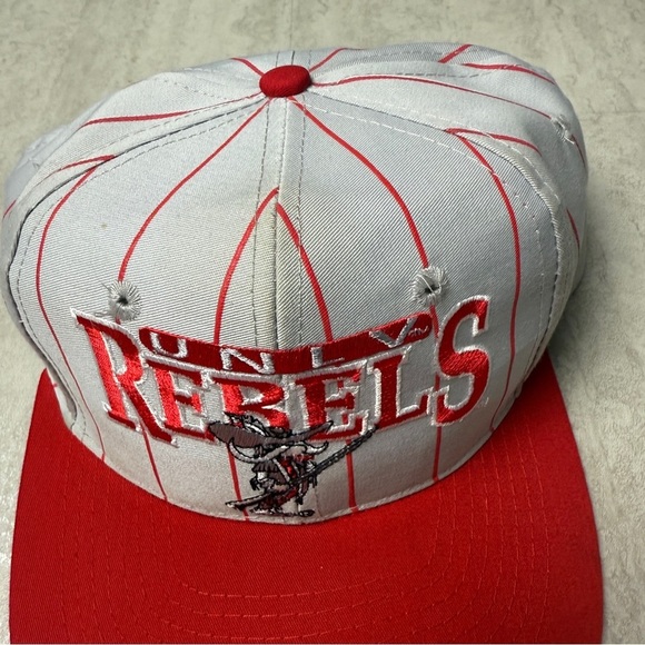 Vintage UNLV Runnin' Rebels hat pinstripe snapback cap 90's - Picture 3 of 8